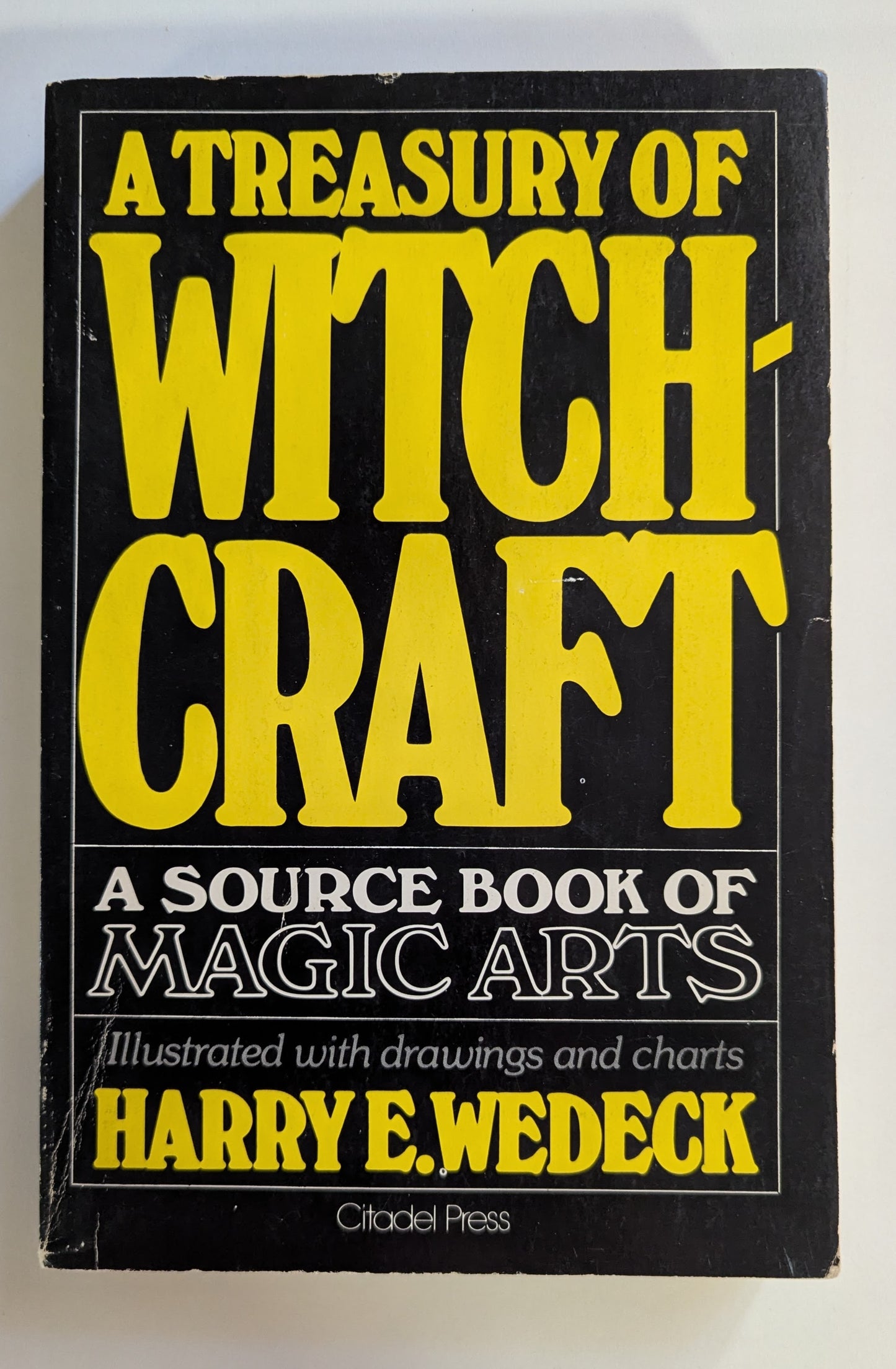 A Treasury of Witchcraft [Harry E. Wedeck]